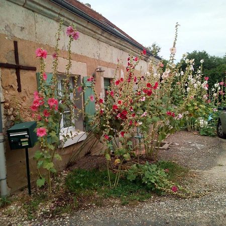 Au Calme Bed & Breakfast Houssay  Exterior photo