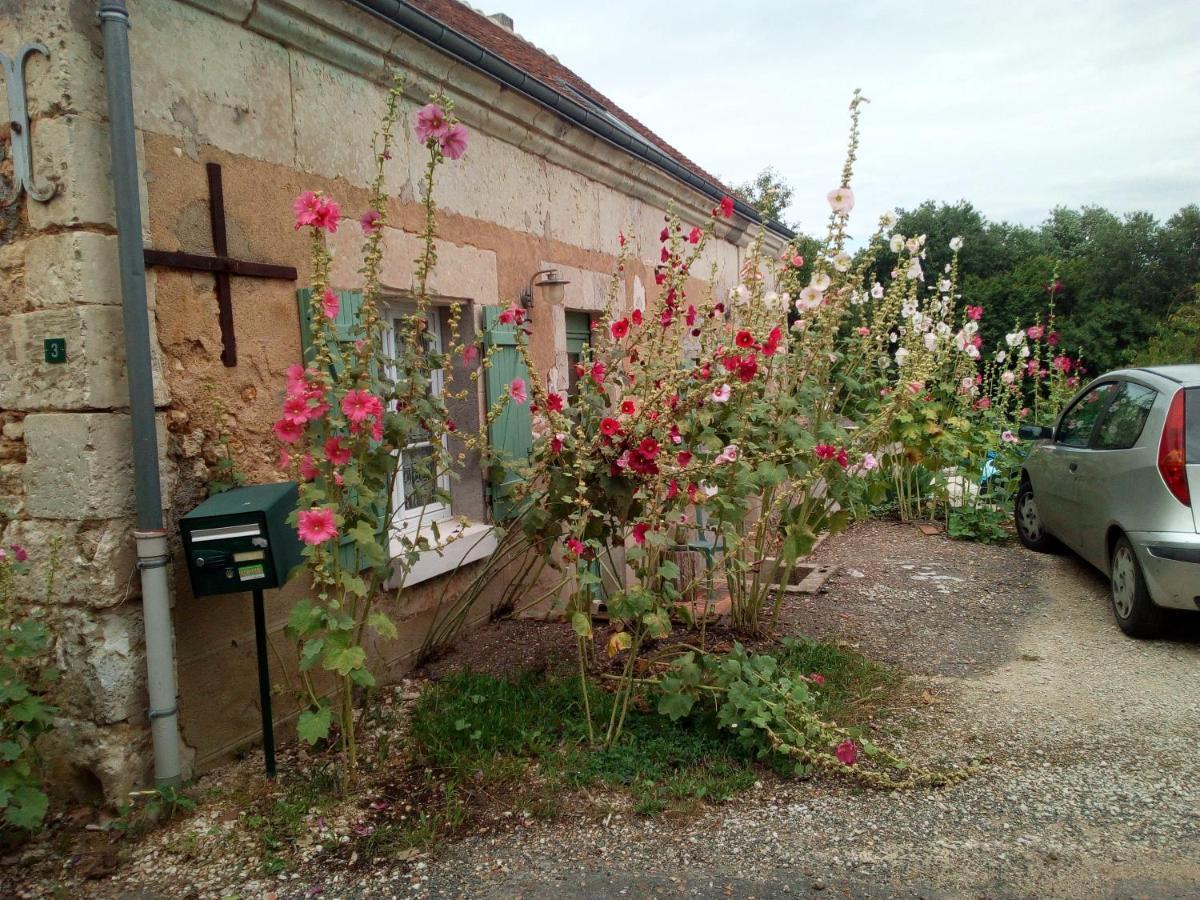 Au Calme Bed & Breakfast Houssay  Exterior photo